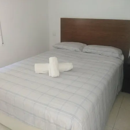 2 Bed Gf Near Puerto Banus Apartment *