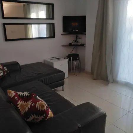 2 Bed Gf Near Puerto Banus 아파트 마르베야